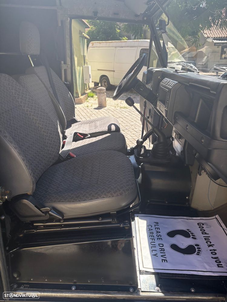 Land Rover Defender 90 2.5 Td5 E - 27