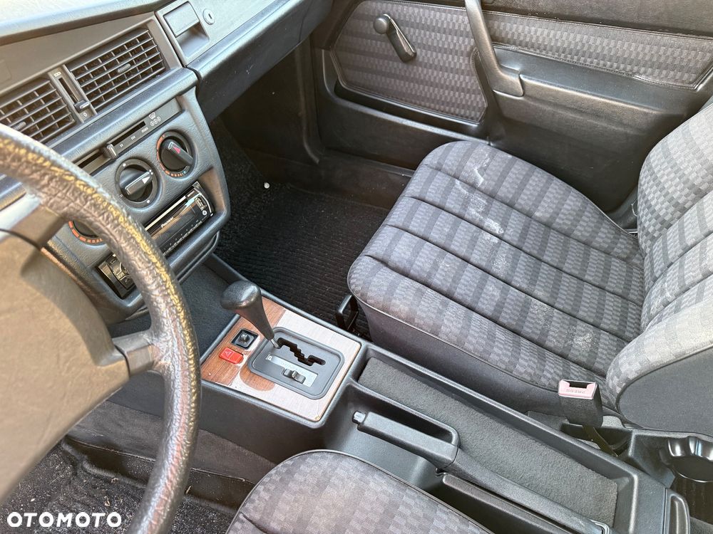 Mercedes-Benz W201 (190) - 13