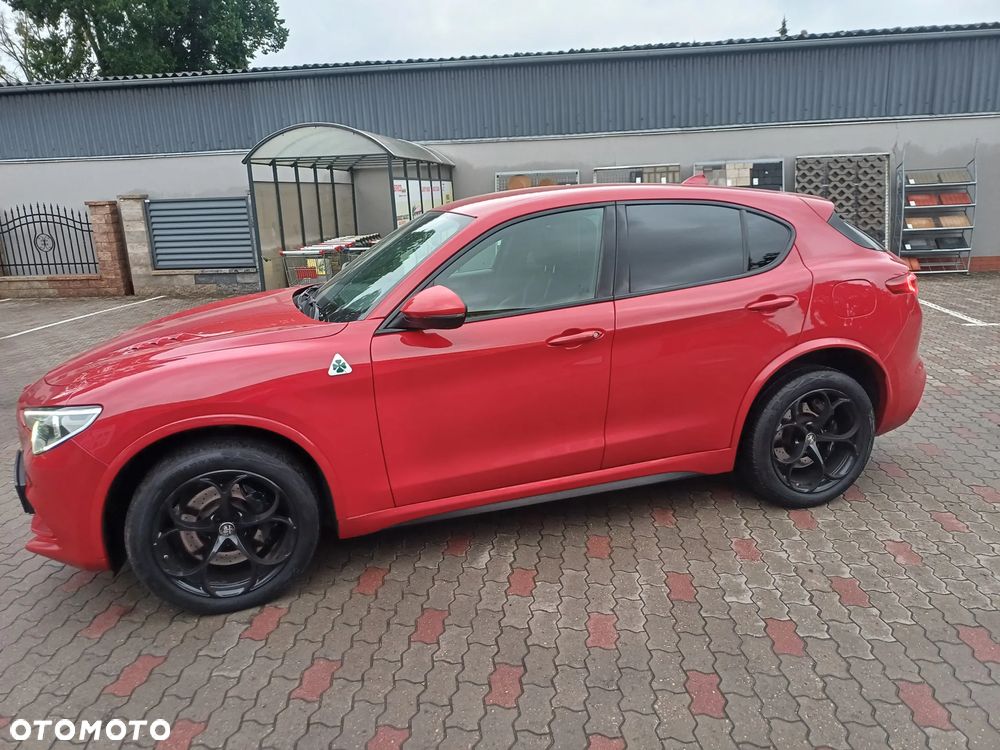 Alfa Romeo Stelvio V6 2.9 Bi-Turbo AT8-Q4 Quadrifoglio - 2