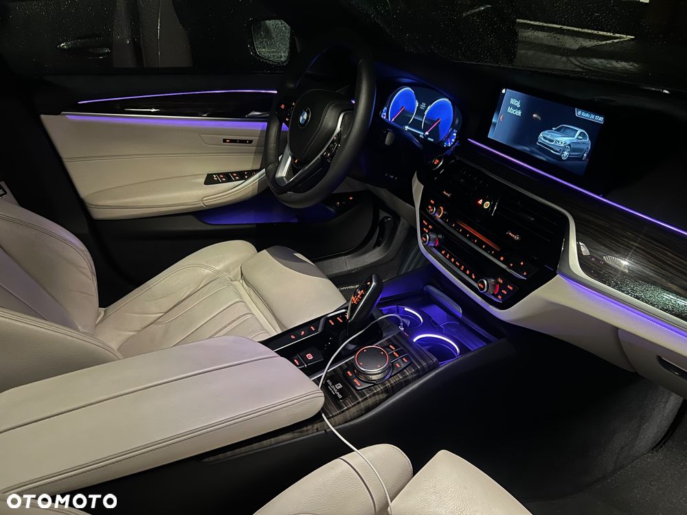 BMW Seria 5 530i Sport Line - 34