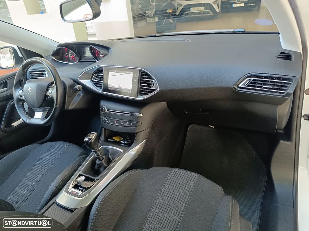 Peugeot 308 1.2 PureTech Allure - 18