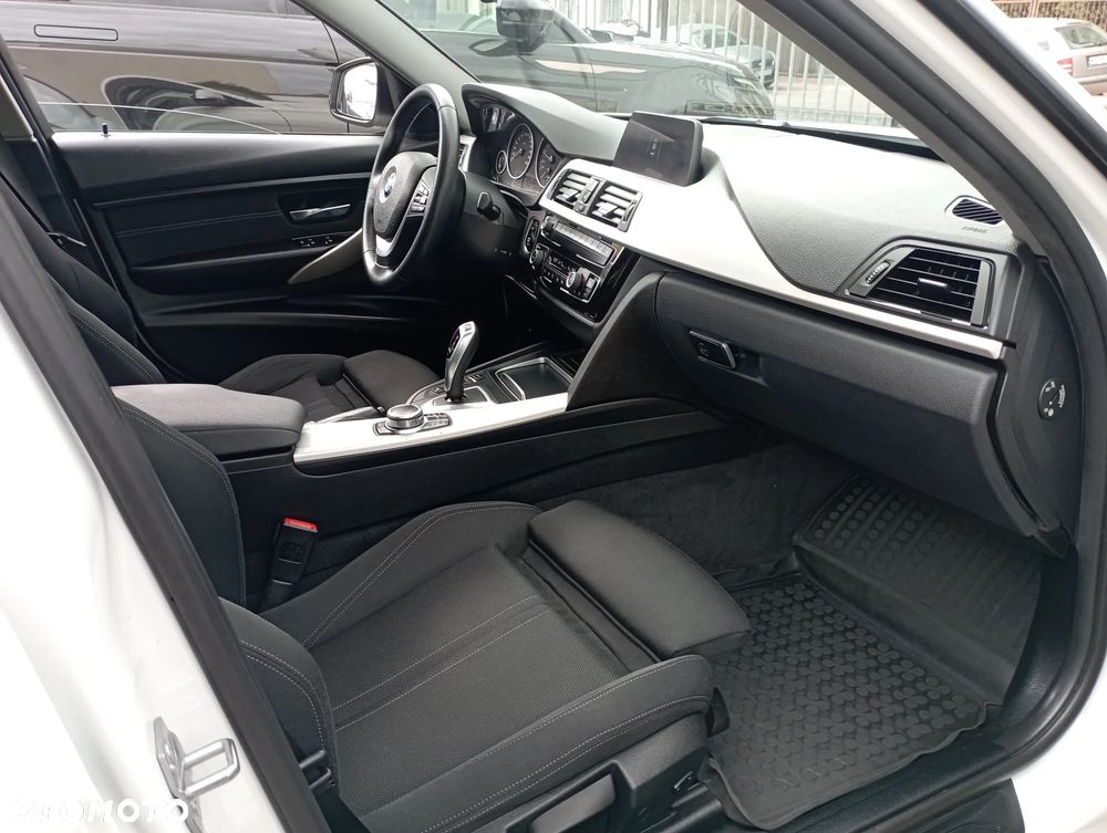 BMW Seria 3 318i - 9