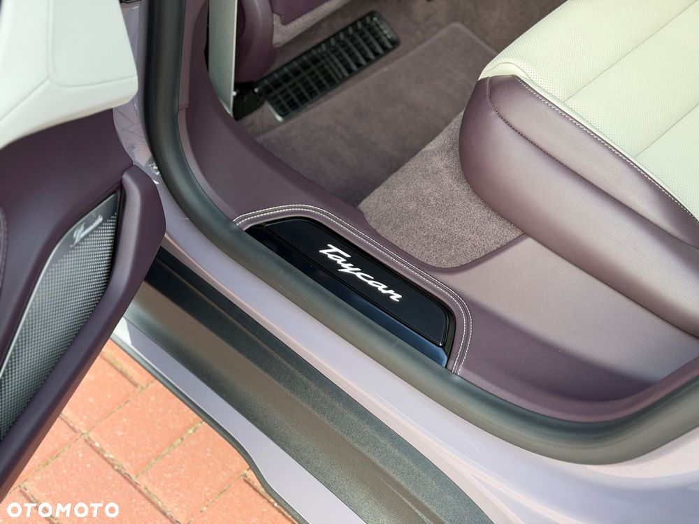 Porsche Taycan 105kWh Performance Plus - 22