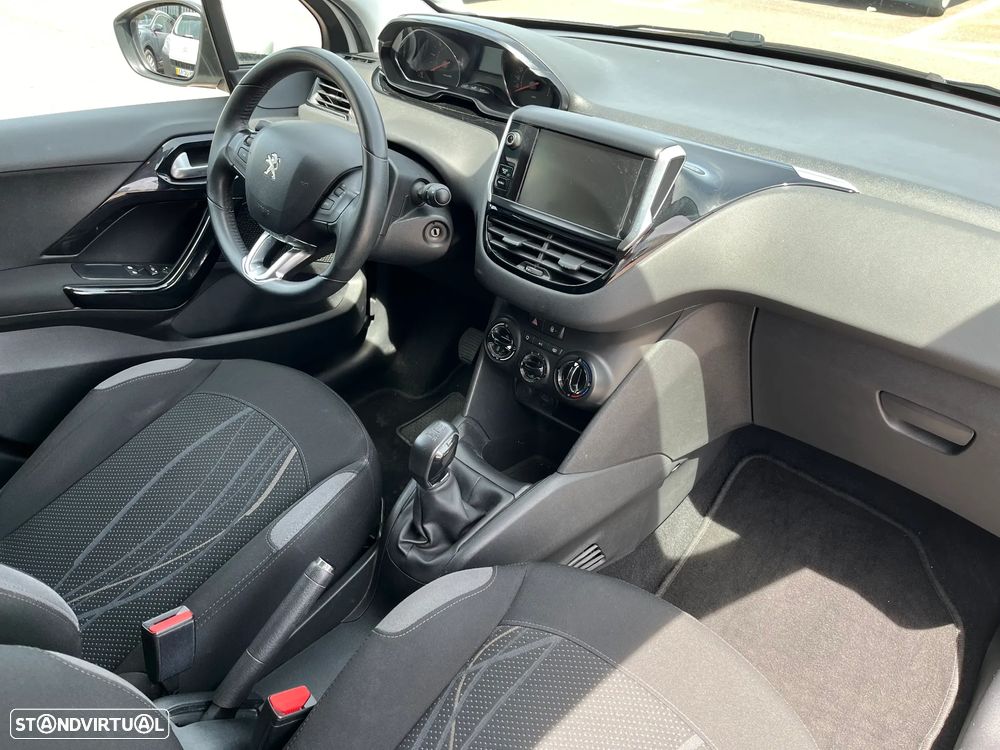 Peugeot 208 1.4 HDi Allure - 16
