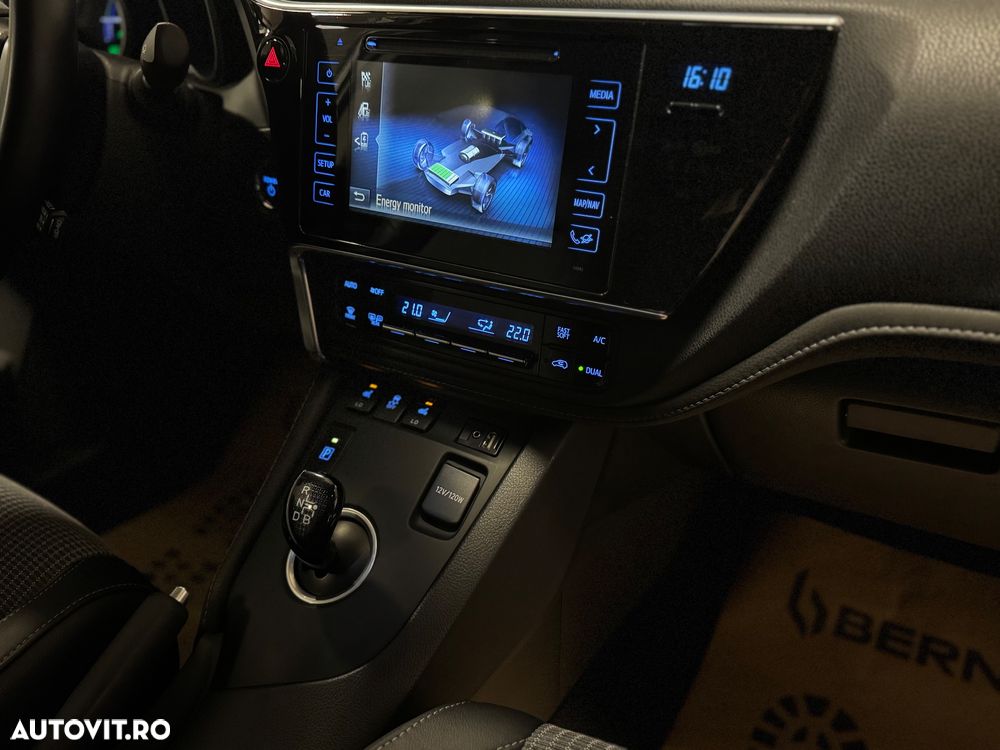 Toyota Auris 1.8 L VVT-i Sol + - 28