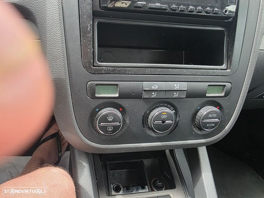 VW Golf 2.0 TDi Confortline - 8