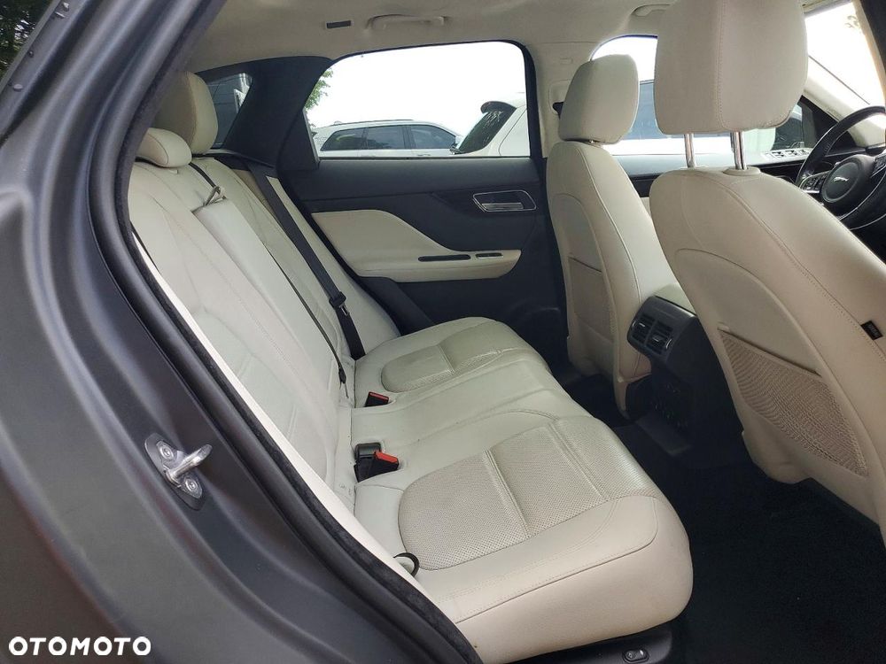Jaguar F-Pace 2.0 i4P AWD Prestige - 11