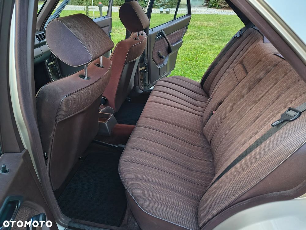 Mercedes-Benz W124 (1984-1993) - 18