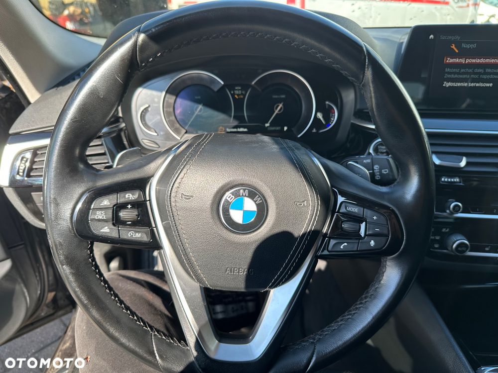 BMW Seria 5 520d Sport Line - 32