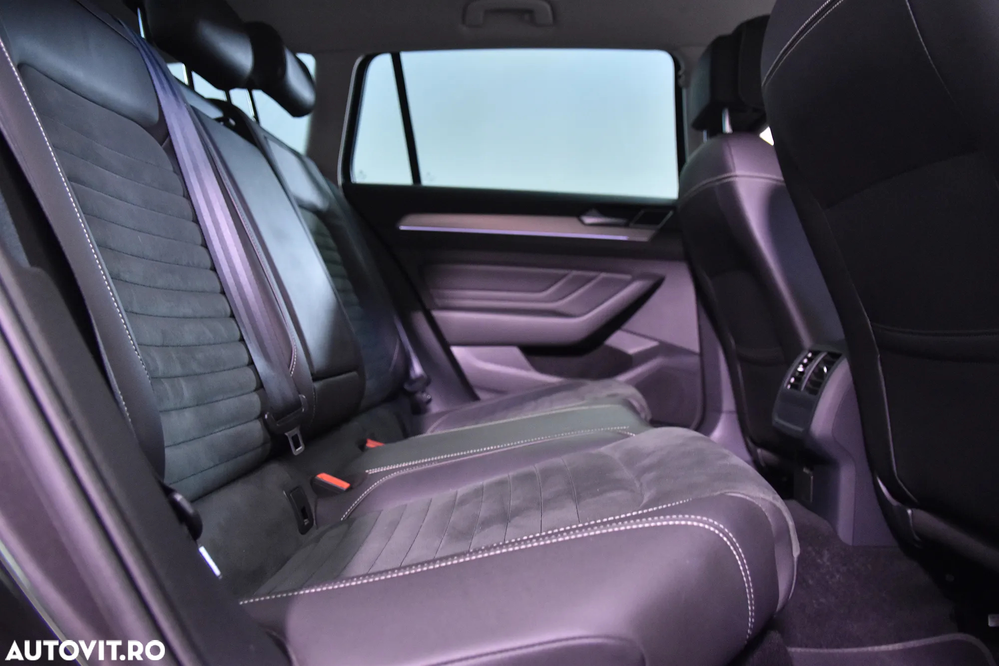 Volkswagen Passat - 12