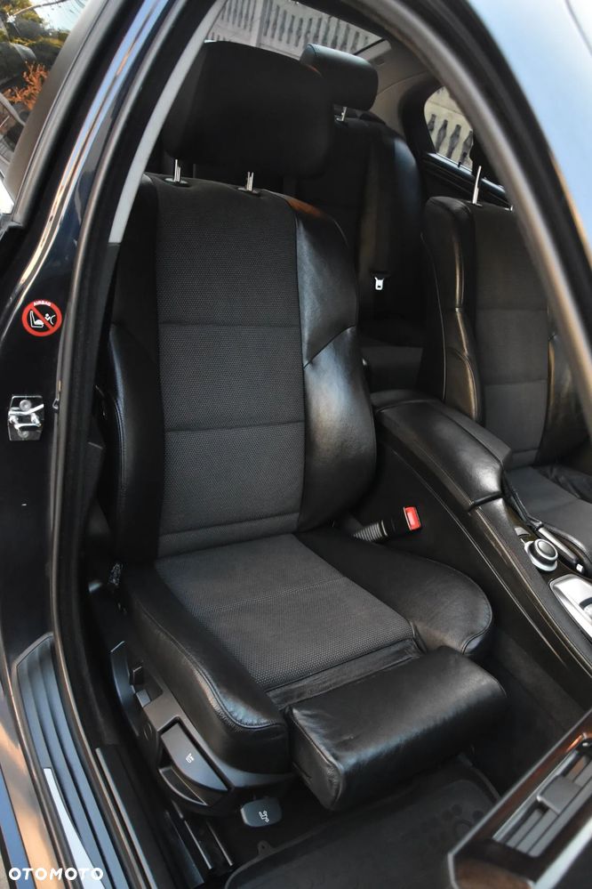 BMW Seria 5 525d Edition Sport - 13