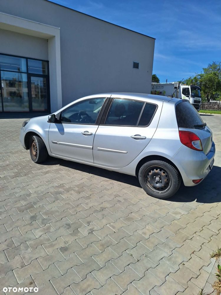 Renault Clio - 2