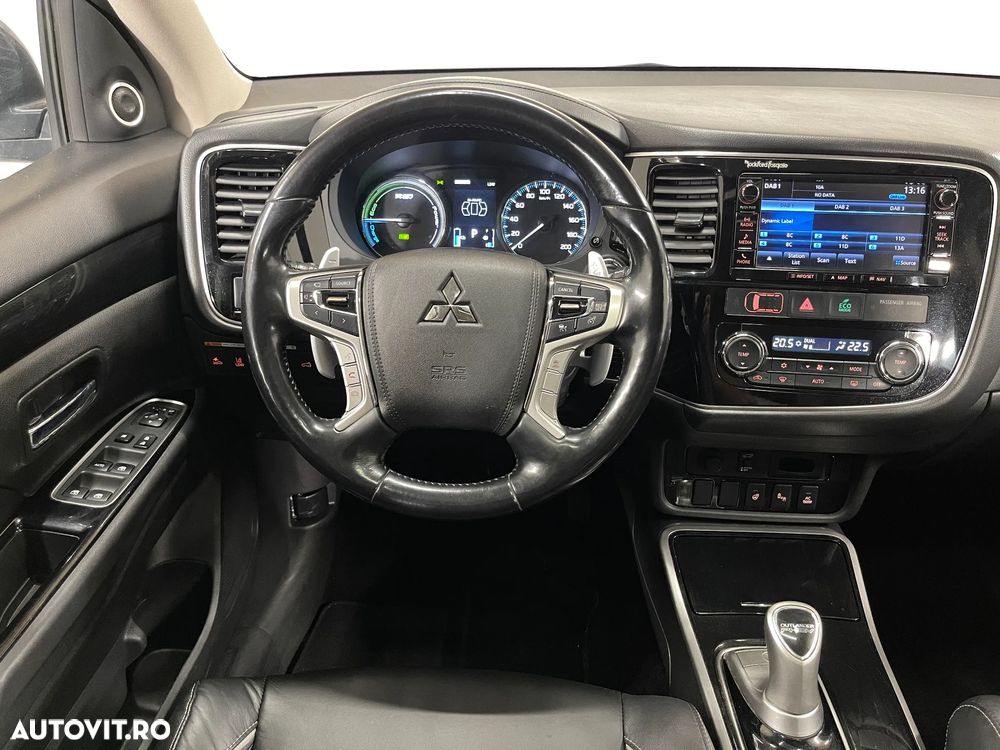 Mitsubishi Outlander 2.0 4WD Top - 7