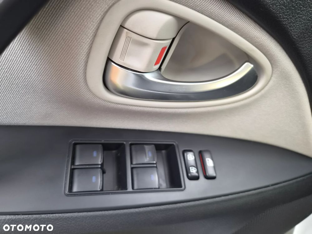Toyota Avensis 1.8 Sol plus NAVI - 27