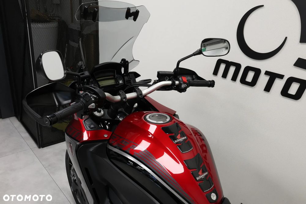 Honda VFR - 16