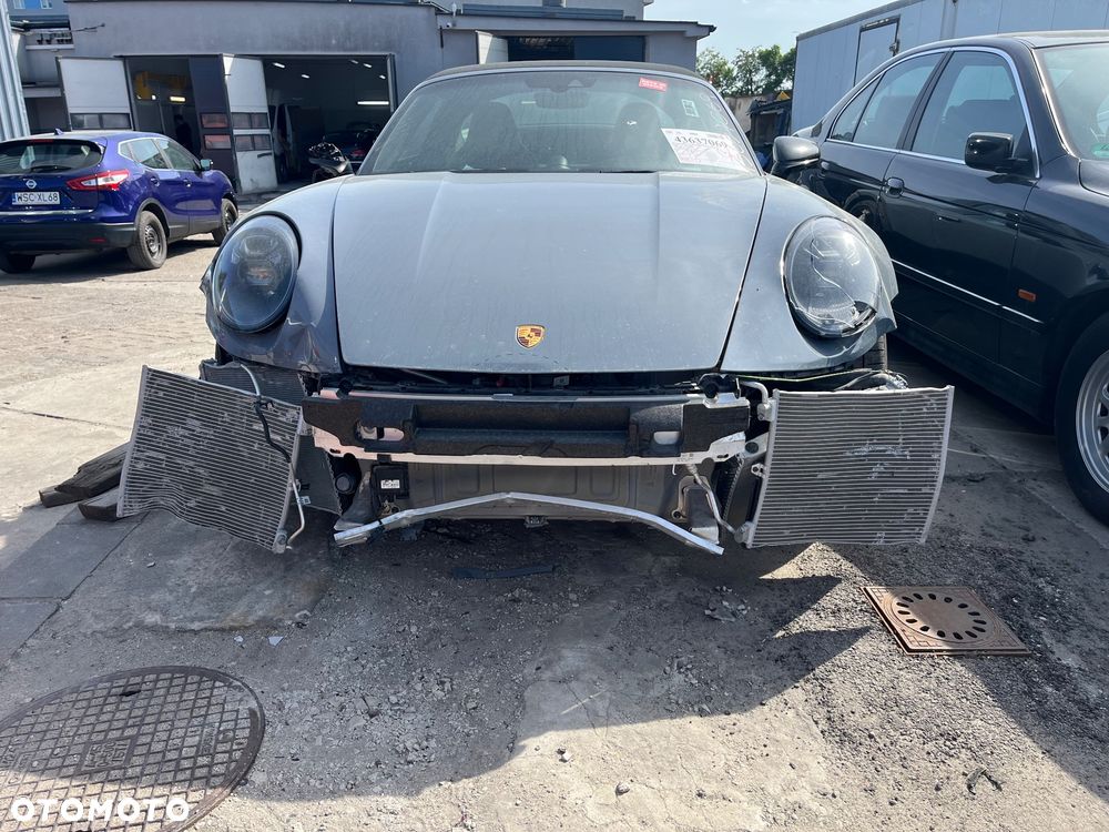 Porsche 911 Targa 4 GTS PDK - 3