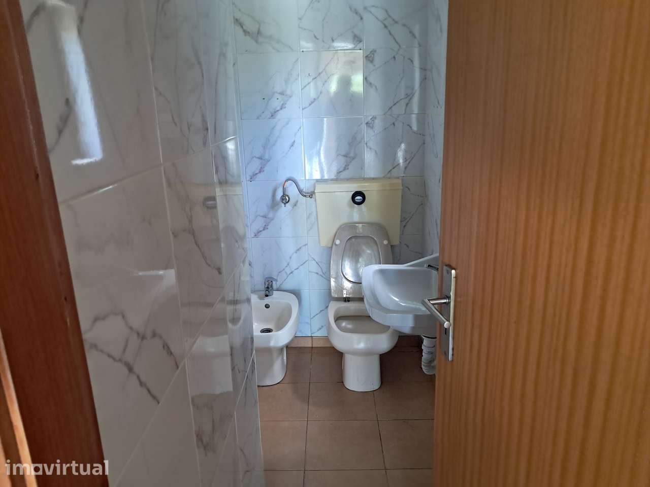 Armazém em Quinta Fechada. 360m2 cobertos + 500m2 descobertos. Ermesin - Grande imagem: 5/19