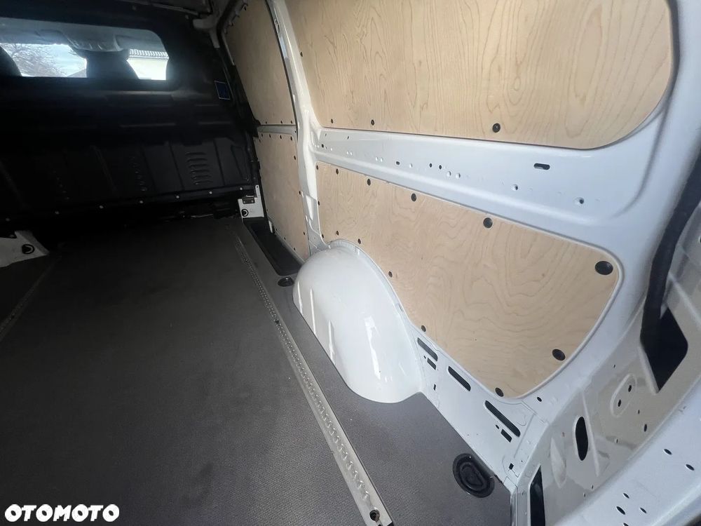 Mercedes-Benz Vito - 22