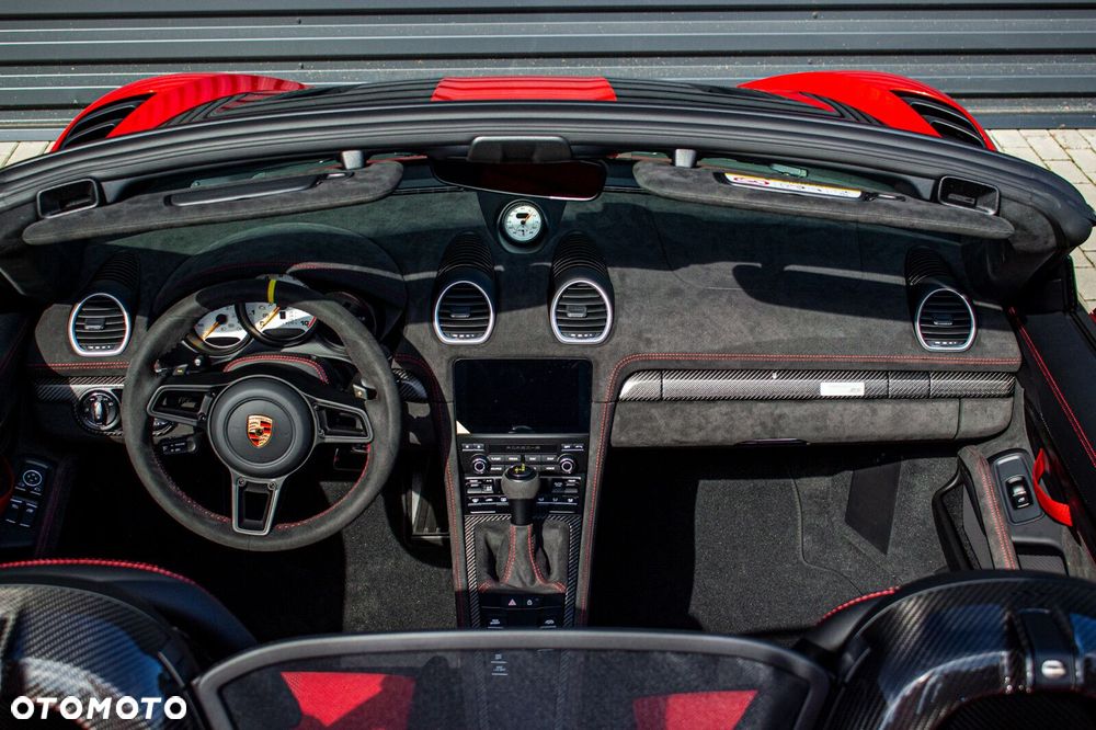 Porsche 718 Spyder - 21