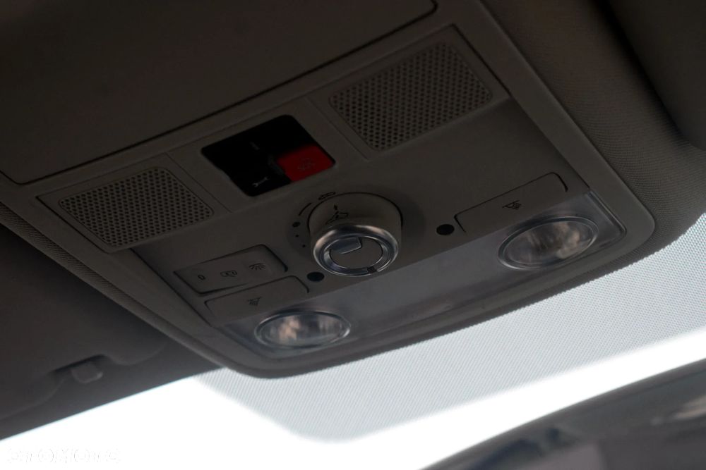 Volkswagen Passat - 37