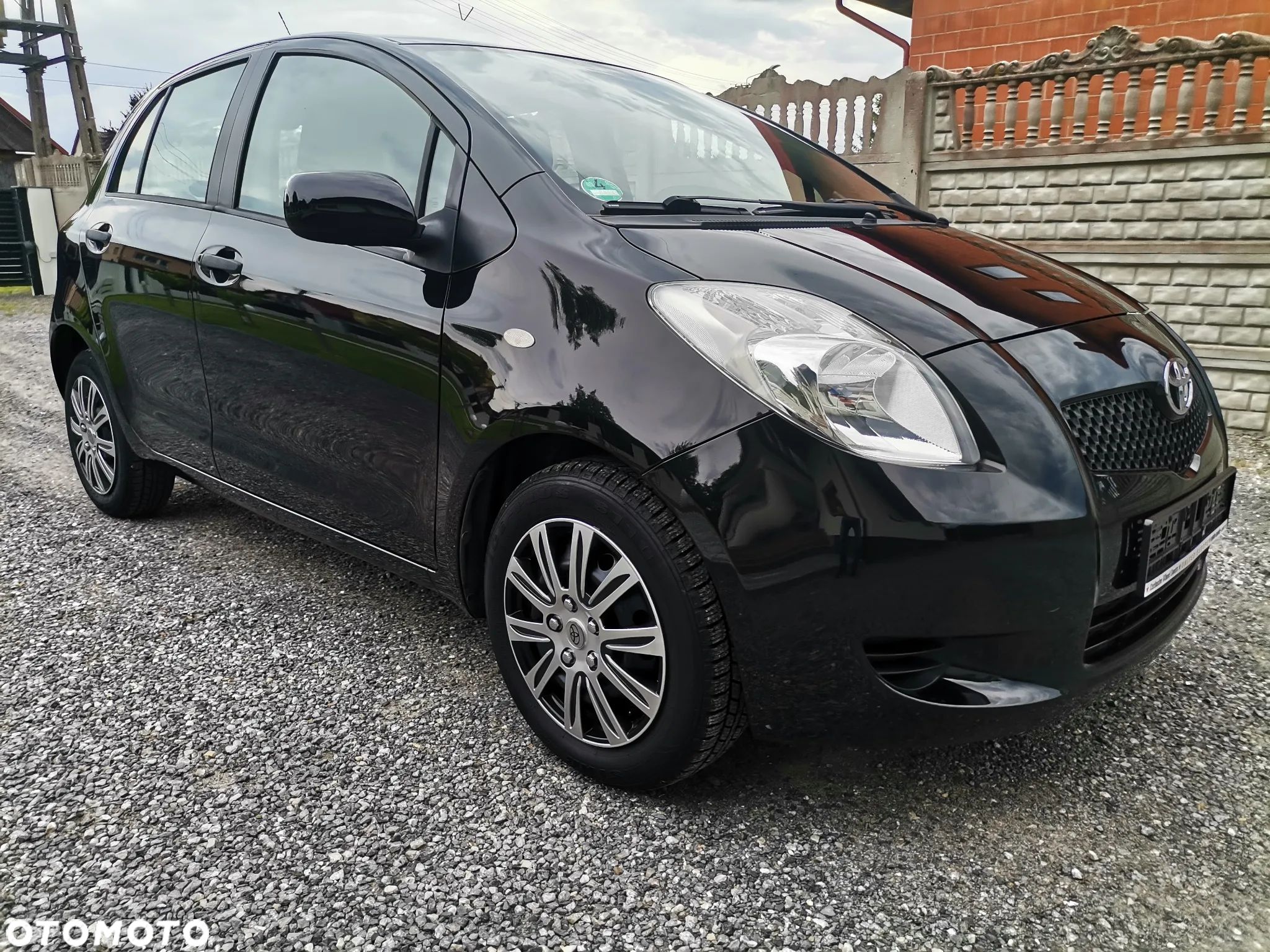 Toyota Yaris 1.3 VVT-i Sol - 1