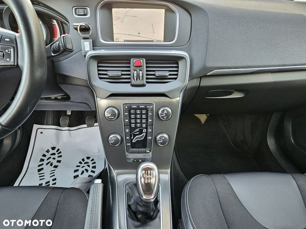 Volvo V40 D2 Momentum - 17