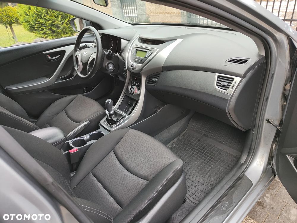 Hyundai Elantra 1.6 Comfort - 22