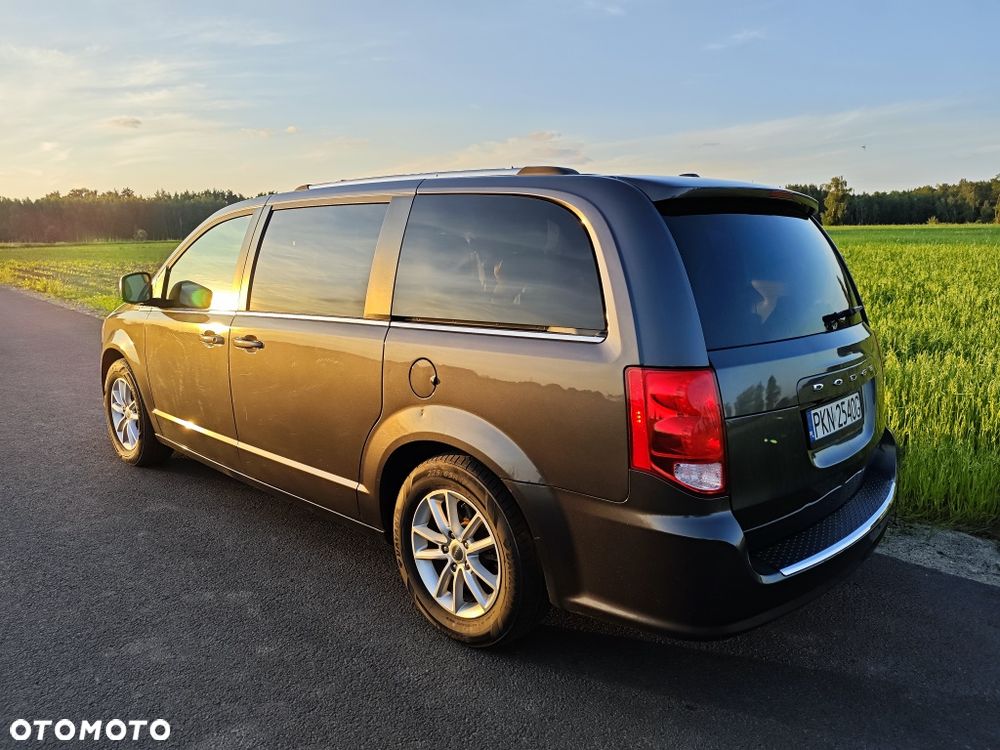 Dodge Grand Caravan - 3