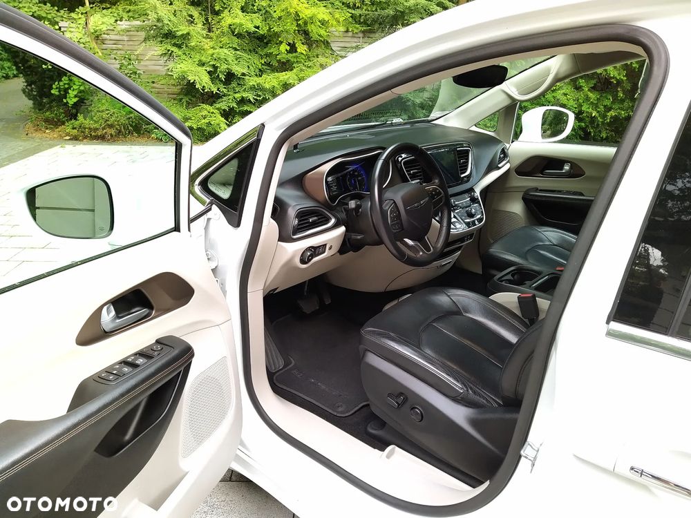 Chrysler Pacifica - 8