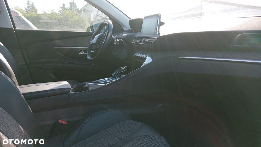 Peugeot 3008 1.6 BlueHDi Allure S&S EAT6 - 7
