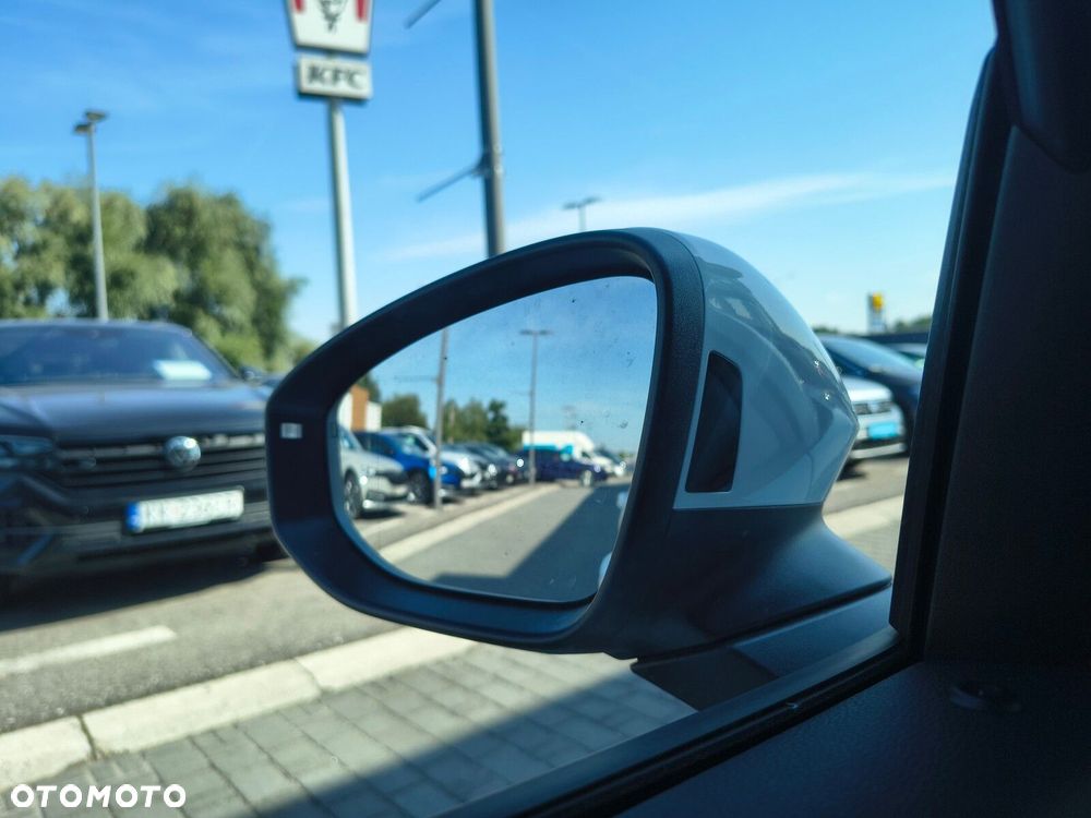 Volkswagen T-Roc 1.5 eTSI Life DSG - 31