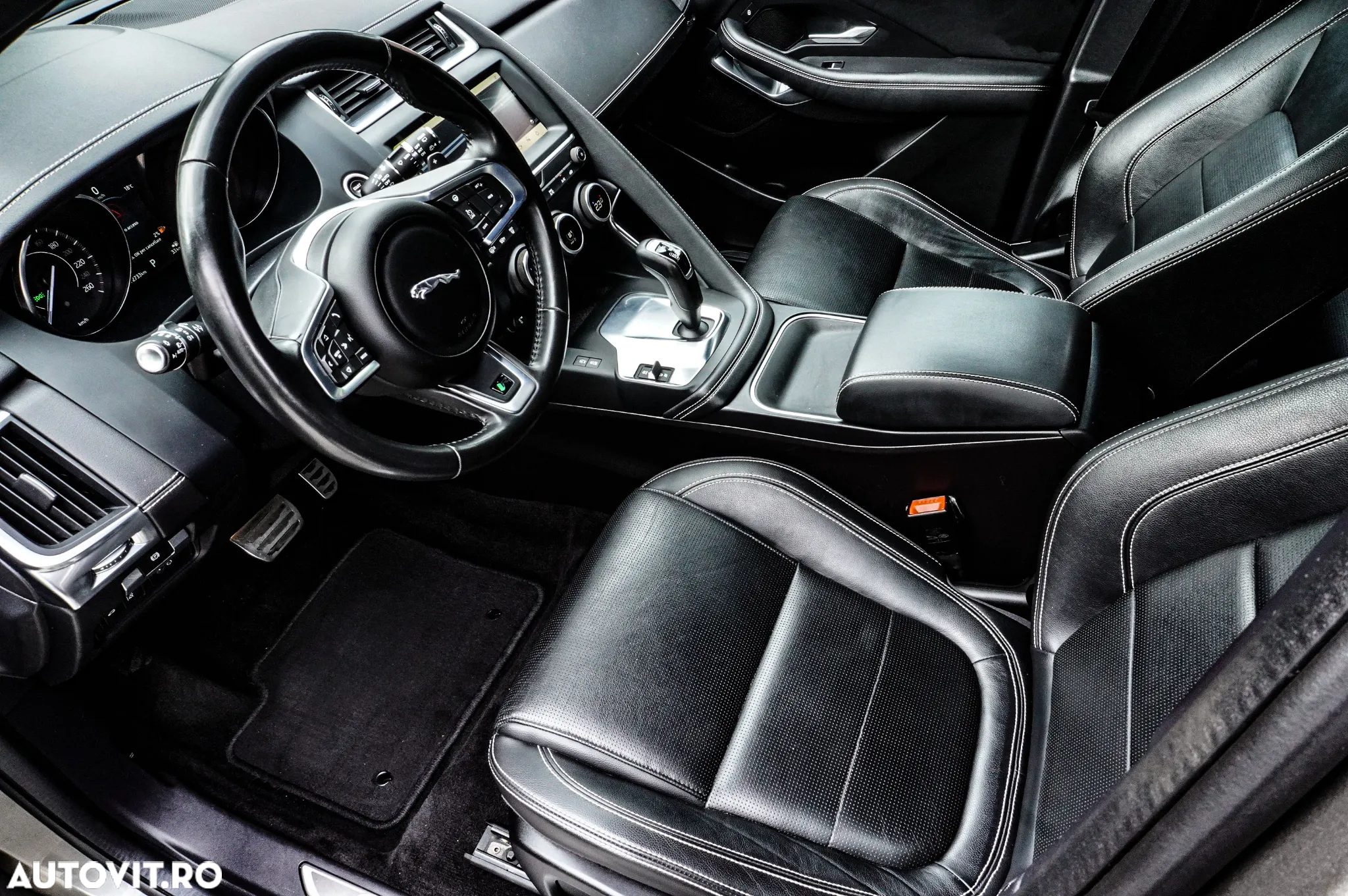 Jaguar E-Pace D240 AWD R-Dynamic S - 12