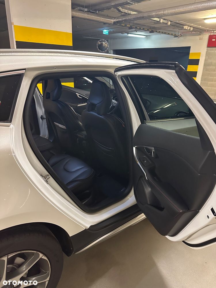 Volvo V40 Cross Country T3 Drive-E Ocean Race - 10