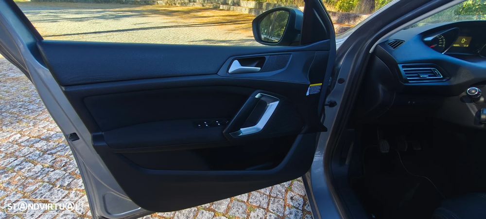 Peugeot 308 1.6 e-HDi Allure J18 - 24