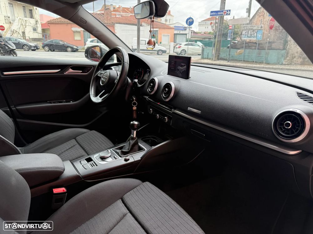 Audi A3 Sportback 1.6 TDI S-line - 4
