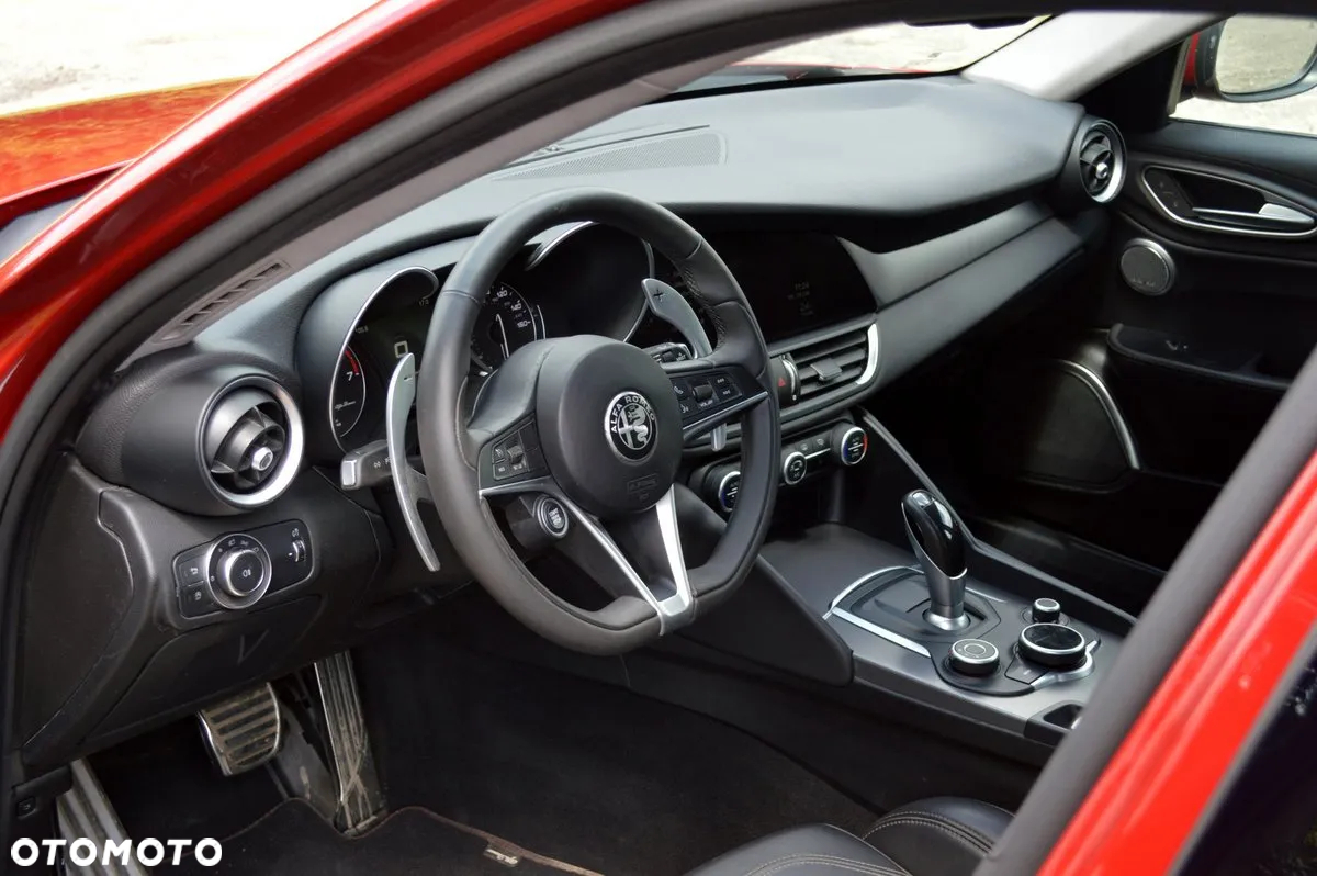 Alfa Romeo Giulia 2.0 Turbo 16V AT8-Q4 Veloce - 23