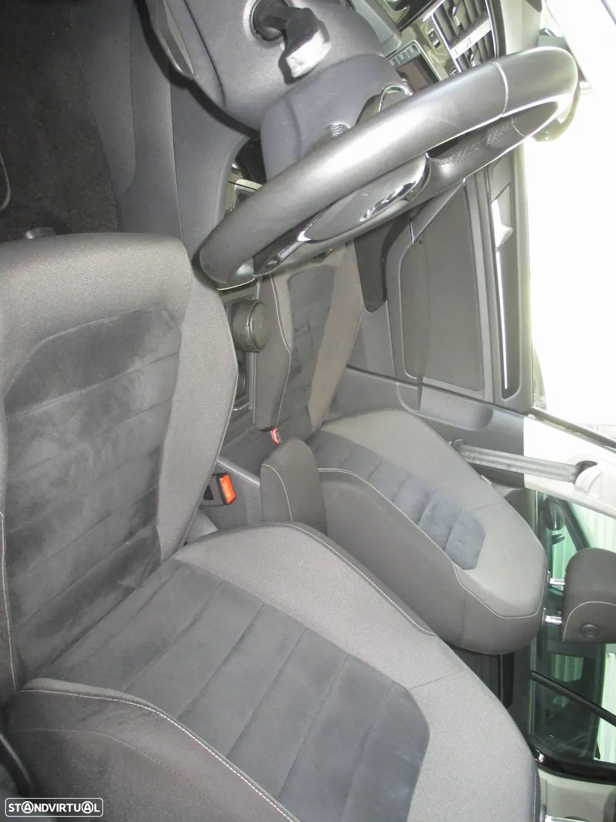 VW Golf 1.6 TDi Highline - 9