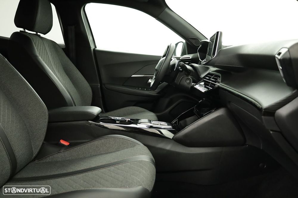 Peugeot 2008 1.2 PureTech Allure EAT8 - 22