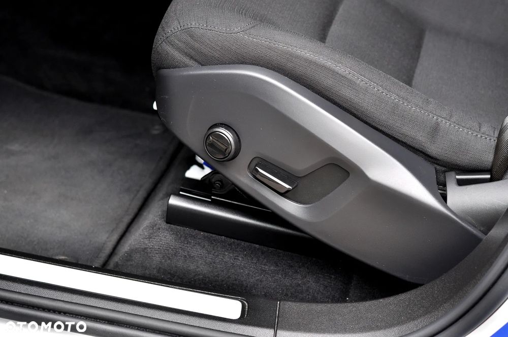 Volvo XC 60 B4 B Geartronic Momentum Pro - 17