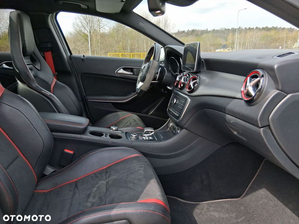 Mercedes-Benz GLA - 10