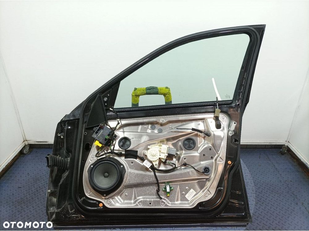 MERCEDES C W204 LIFT DRZWI PRZÓD PRZEDNIE PRAWE 197 - 10