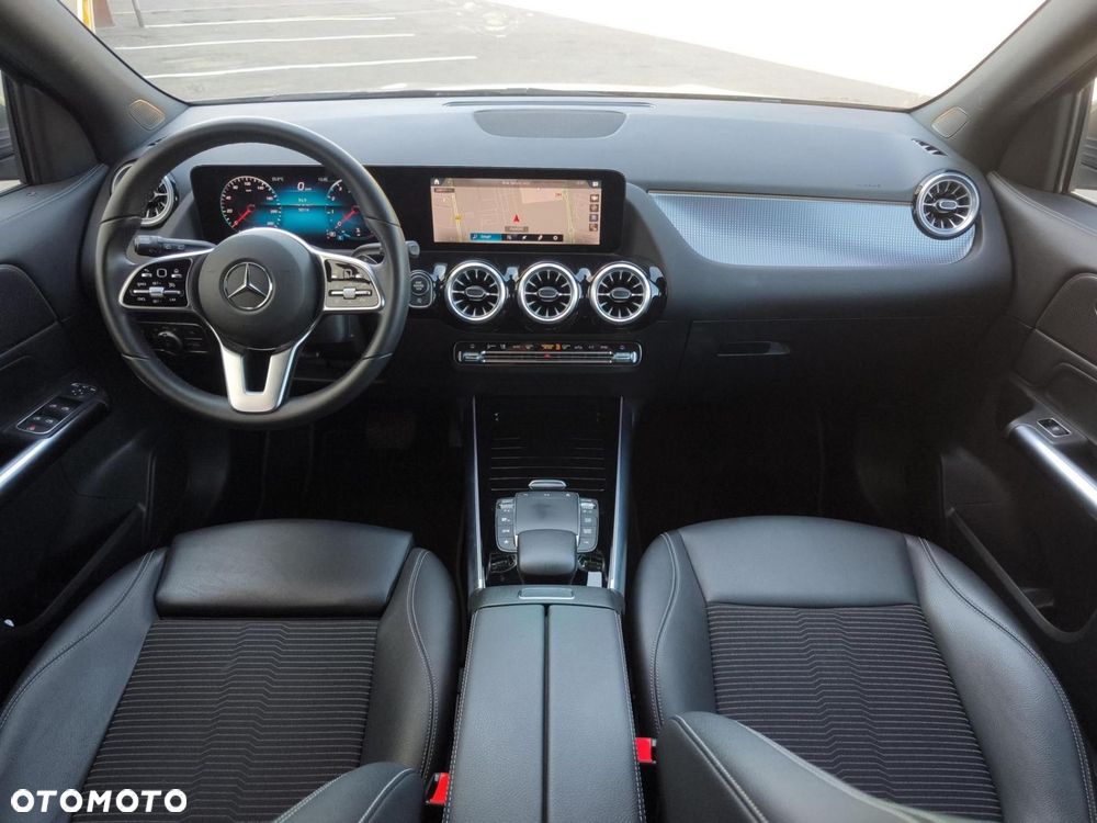 Mercedes-Benz GLA - 13