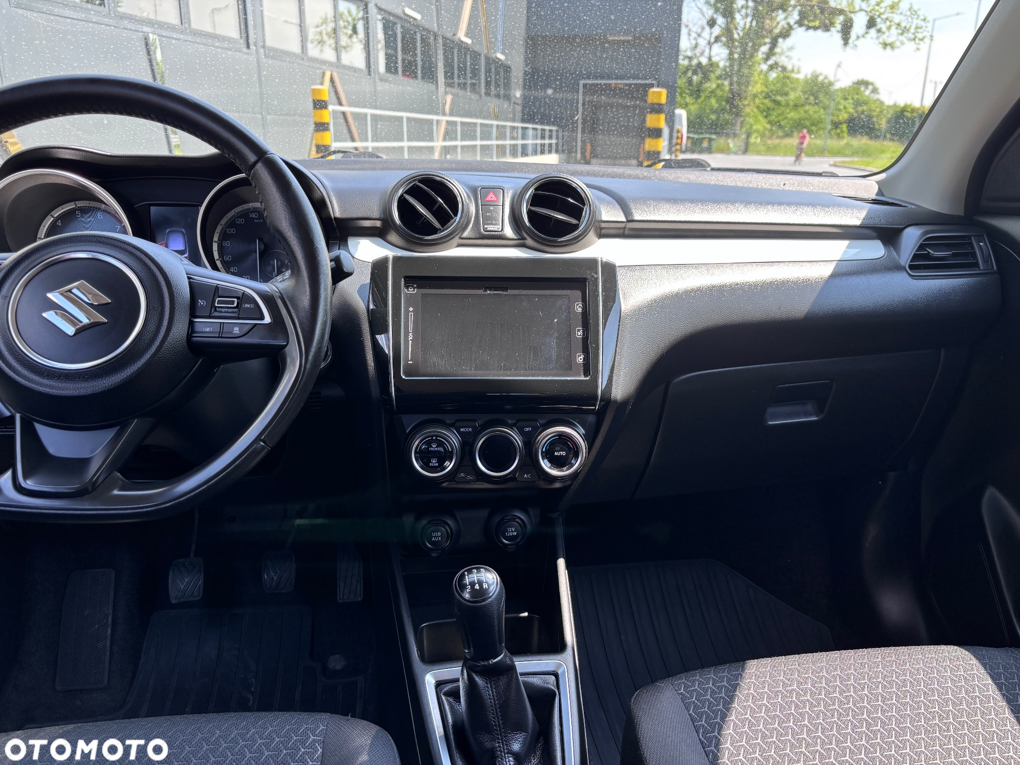 Suzuki Swift 1.2 Premium - 24
