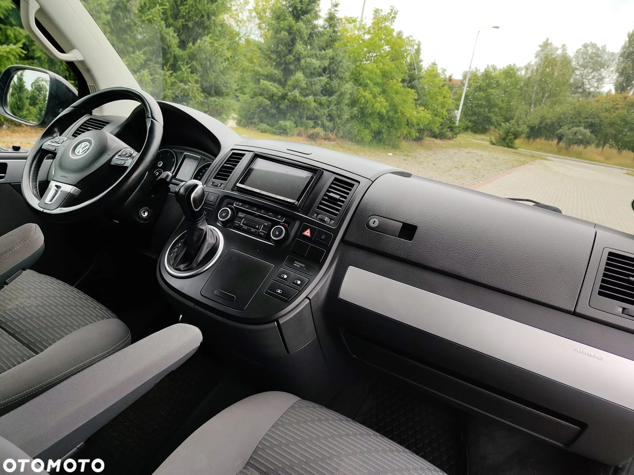 Volkswagen Multivan - 22