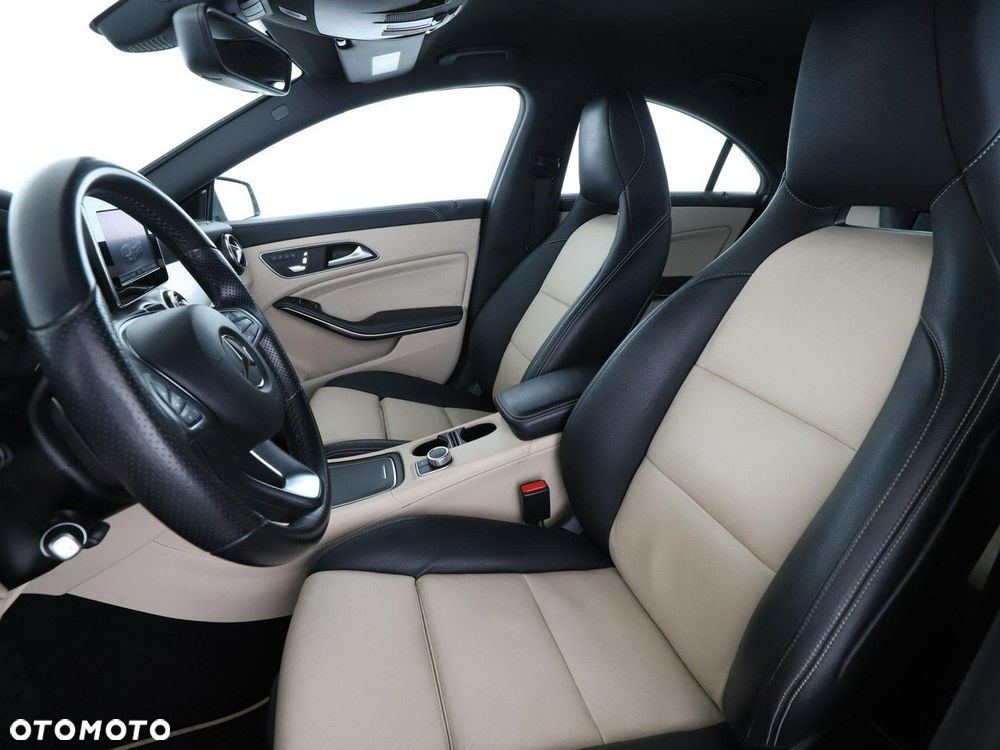 Mercedes-Benz CLA 180 7G-DCT - 14