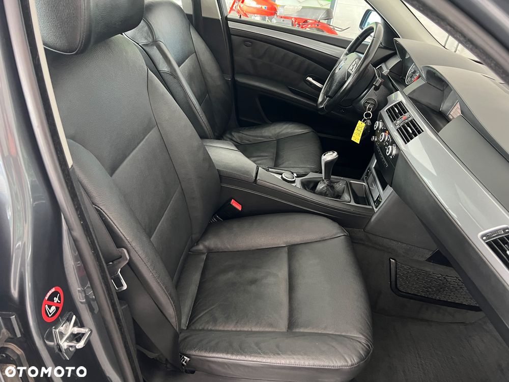 BMW Seria 5 520d - 27