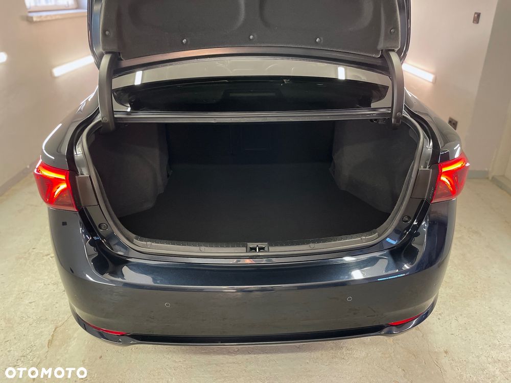 Toyota Avensis 2.0 Prestige MS - 21