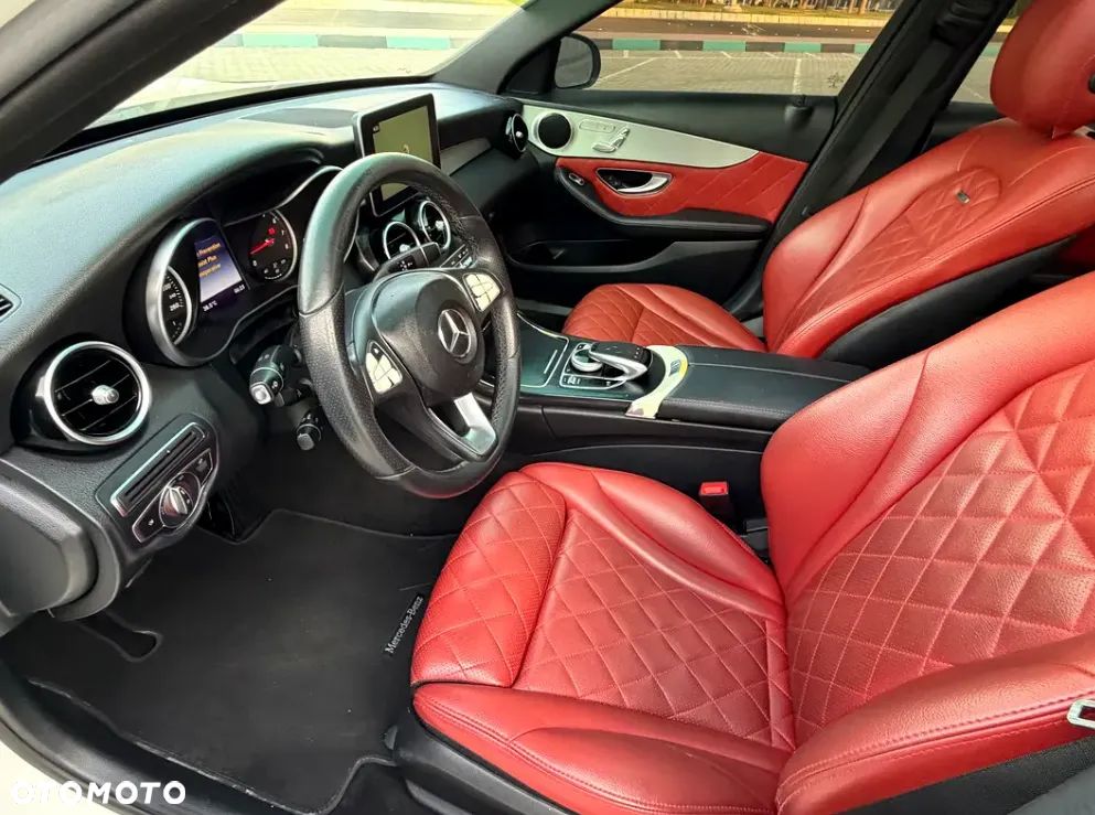 Mercedes-Benz Klasa C 300 9G-TRONIC AMG Line - 12