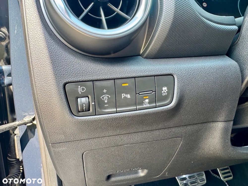 Hyundai Kona 64kWh Premium - 19