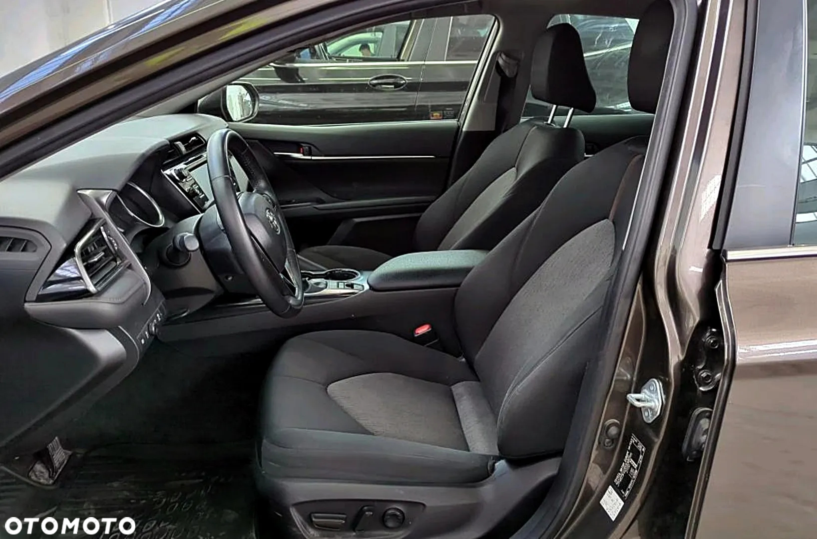 Toyota Camry 2.5 Hybrid Comfort CVT - 7